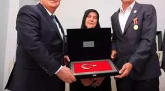 Milli Savunma Bakanı Güler, Gazi Kemalettin Şahin'i Ziyaret Etti