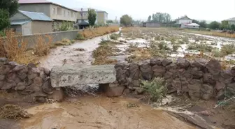 Bitlis'te Sağanak Yağış Heyelana ve Taşkınlara Neden Oldu