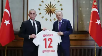 Cumhurbaşkanı Erdoğan, TFF Başkanı Hacıosmanoğlu'nu Kabul Etti