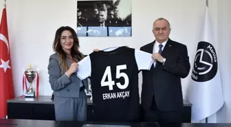 MHP'li Akçay, Manisa FK'yi Ziyaret Etti