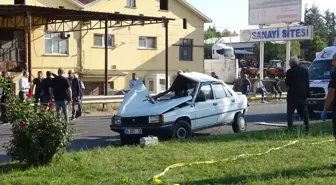 Kütahya'da İşçi Servis Otobüsü ile Otomobil Çarpıştı: 1 Ölü, 9 Yaralı