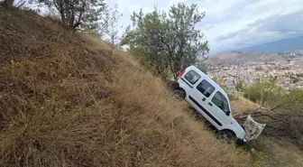 Tokat'ta Panelvan Araç 15 Metre Uçurumdan Yuvarlandı