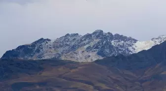 Van'da Erek Dağı'na Kar Yağdı