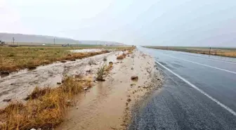 Adilcevaz'da Aniden Bastıran Yağmur Sele Neden Oldu