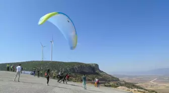 Gaziantep'te Yamaç Paraşütü Festivali Başladı