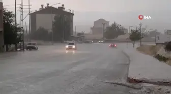 Malatya'da Sağanak Yağış Etkili Oluyor, Yollar Göle Döndü