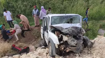 Suruç'ta Yolcu Minibüsü ile Hafif Ticari Araç Çarpıştı: 1 Ölü, 8 Yaralı