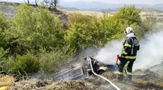 Denizli'de Yoldan Çıkan Kamyonette Yangın Çıktı