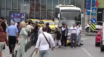 Taksim'de Hatalı Sollama Kazası: Motosiklet ile Lüks Araç Çarpıştı