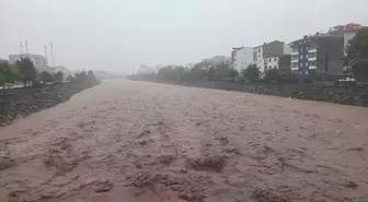 Trabzon'da Sağanak Yağış Hayatı Olumsuz Etkiledi