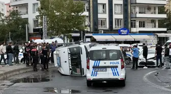 Diyarbakır'da Otomobil ve Minibüs Çarpıştı: 9 Yaralı