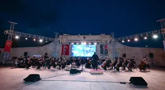 Hacettepe Üniversitesi Senfoni Orkestrası'ndan Elektro Çello İkilisiyle Muhteşem Konser