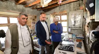 YYÜ Rektörü Şevli, Çavuştepe Kalesi'nde Urartuca Öğrenen Bekçiyi Ziyaret Etti