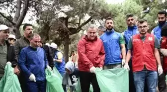 Gençlik ve Spor Bakanı, Dünya Temizlik Günü'nde Aydos Ormanı'nda Çöp Topladı