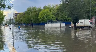 Diyarbakır'da Sağanak ve Dolu Hayatı Olumsuz Etkiledi