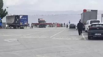 Kocaeli'de Freni Boşalan Tır Denize Düştü