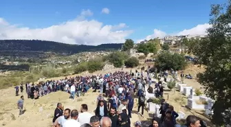 Mersin'de Kavgada Av Tüfeğiyle Öldürülen Aile Defnedildi