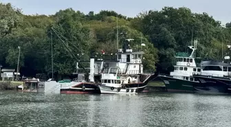 Sinop'ta Olumsuz Hava Koşulları Nedeniyle Karaya Oturan Balıkçı Teknesi Kurtarıldı