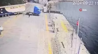 Freni Boşalan Tır Denize Düştü
