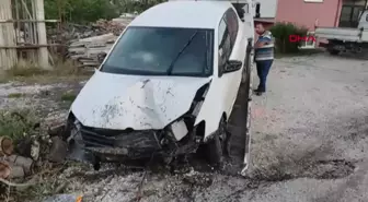 Burdur'da Otomobil Elektrik Direğine Çarptı, Köy Elektriksiz Kaldı