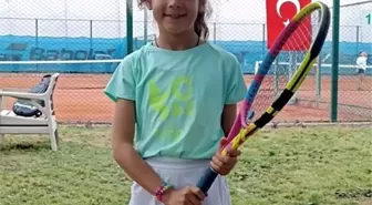 Dila Nur Kaya, 12 Yaş Tenis Turnuvası'nda Birinci Oldu