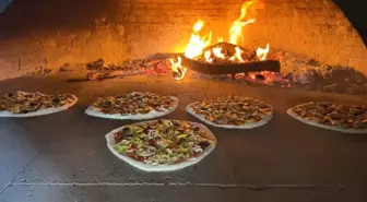 Süryani Aileler Mardin'de Pizzacılık Yapıyor