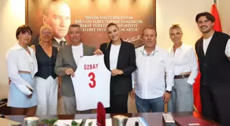 Cansu Özbay'dan Güzelbahçe'ye Önemli Ziyaret