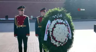 TBMM Başkanı Kurtulmuş, Moskova'da Meçhul Asker Anıtı'na Çelenk Bıraktı