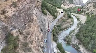 Tunceli-Erzincan Karayoluna Çelik Ağ Çekiliyor