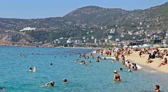 Alanya'da Güneşli Hava Tatilcileri Büyüledi