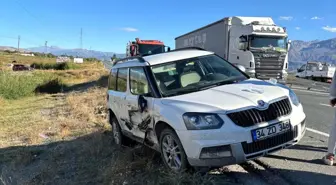 Erzincan'da Trafik Kazası: 3 Yaralı