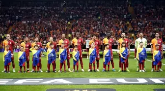 Galatasaray, PAOK Maçında Fenerbahçe Derbisine Göre Tek Değişiklikle Sahaya Çıktı