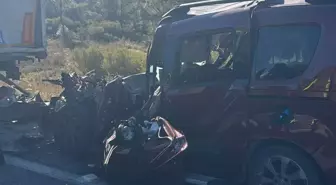 Erzincan'da Trafik Kazası: 3 Ölü, 2 Yaralı