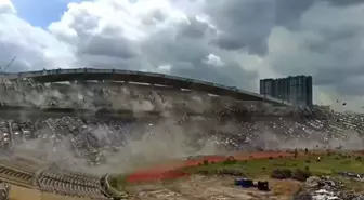 Malezya'nın tarihi Shah Alam stadyumu saniyeler içinde yerle bir edildi