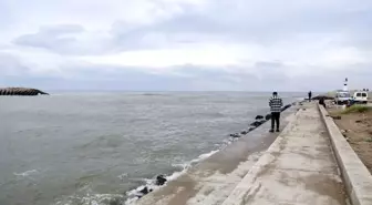 Karasu'da Mendirek Eksikliği Balıkçıları Tedirgin Ediyor