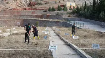 Tokat Belediyesi Mezarlıklarda Temizlik ve Bakım Çalışmalarına Devam Ediyor