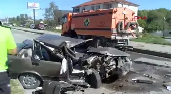 Bartın'da Otomobil Kamyona Çarptı: Sürücü Ağır Yaralı