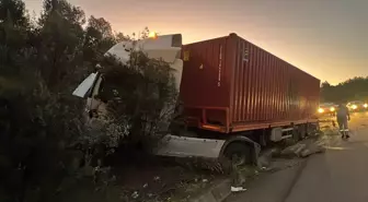 Dilovası'nda Tır Kazası: Sürücü Yaralandı