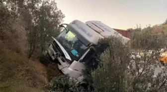 Kocaeli'de Tırın Kontrolden Çıkması Sonucu Sürücü Yaralandı