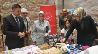 İstanbul'da El Emeği Eserler Sergilendi