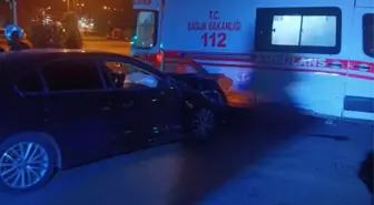 Gaziantep'te Ambulans ile Otomobil Çarpıştı: 2 Yaralı