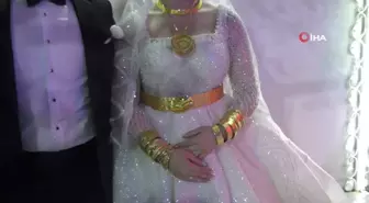 Büyük Aşiret Düğününde Geline 3 Kilo Altın, Damada 4 Milyon TL Takıldı