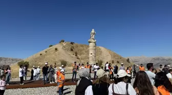 Üniversite Öğrencileri Nemrut Dağı'nda Trekking Etkinliği Düzenledi