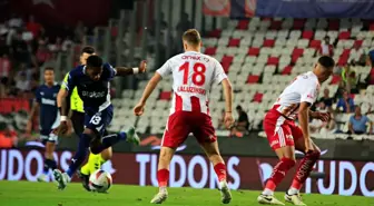 Fenerbahçe, Antalyaspor'u Deplasmanda 2-0 Mağlup Etti