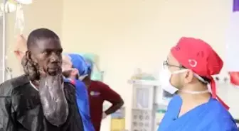 Türk Sağlık Ekibi Uganda'da Ücretsiz Ameliyatlar Gerçekleştirdi