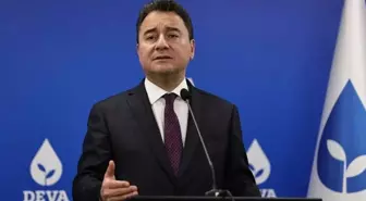 Ali Babacan'a rakip çıktı! 'Anketlerde yüzde 0,35'e düştük' sözleriyle adaylığını resmen açıkladı