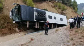 Bucak'ta Yolcu Otobüsü Devrildi: 8 Yaralı