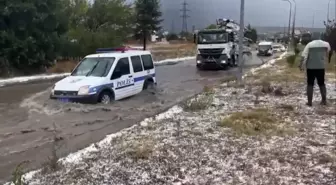 Kütahya'da Dolu ve Sağanak Semt Pazarını Su Bastı