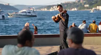 Azerbaycanlı Müzisyen Tarlan İskandarov, İstanbul'da Sanatını Tanıtıyor