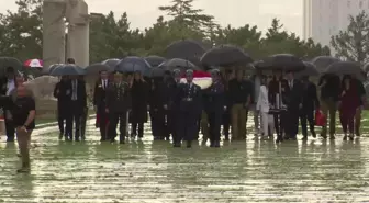 CHP Lideri Özgür Özel ve Almanya SDP Başkanı Klingbeil Anıtkabir'i Ziyaret Etti